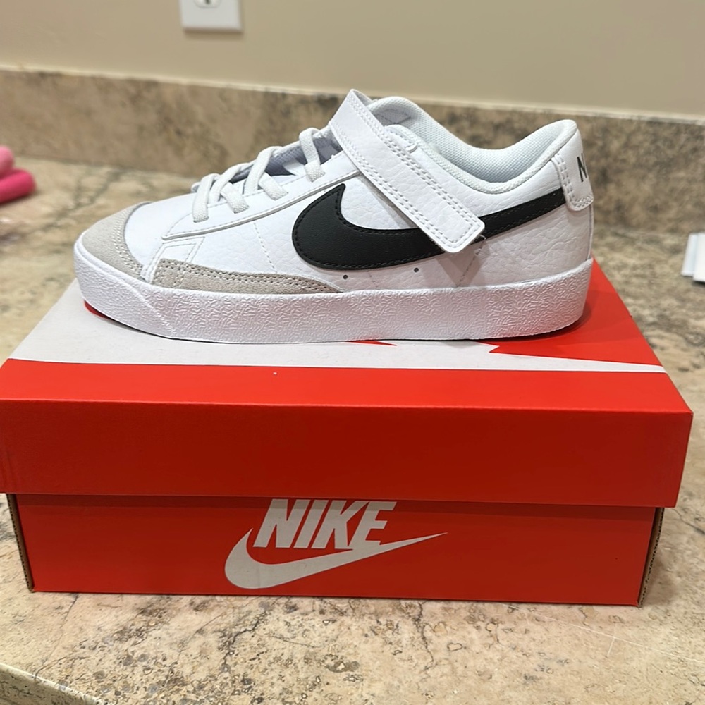 Preschool blazer low NIB